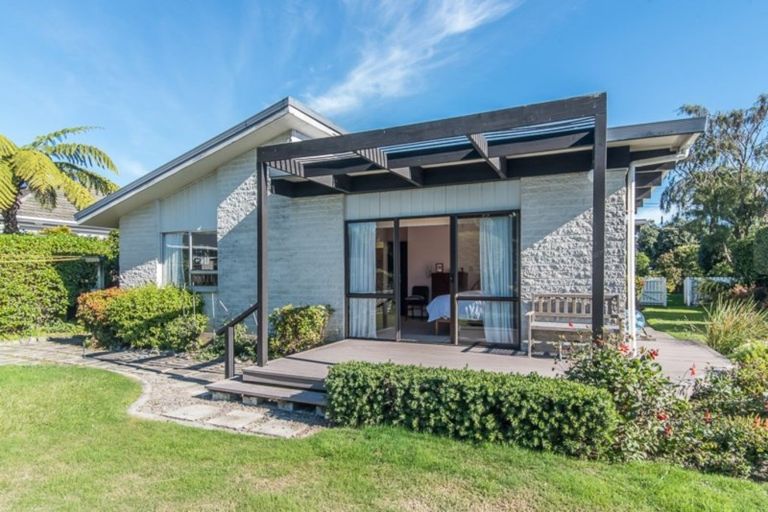 Photo of property in 211 Te Moana Road, Waikanae, 5036