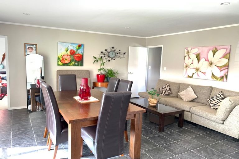 Photo of property in 2d Palomino Drive, Henderson, Auckland, 0612