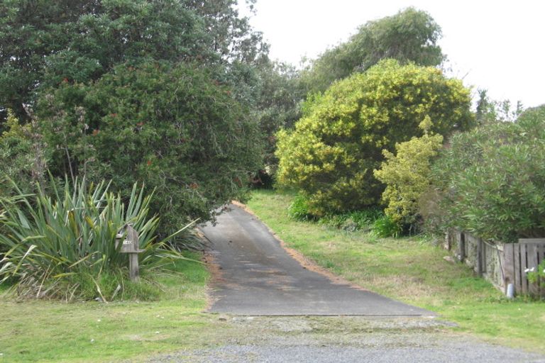 Photo of property in 140 Ocean Beach Road, Tairua, 3508