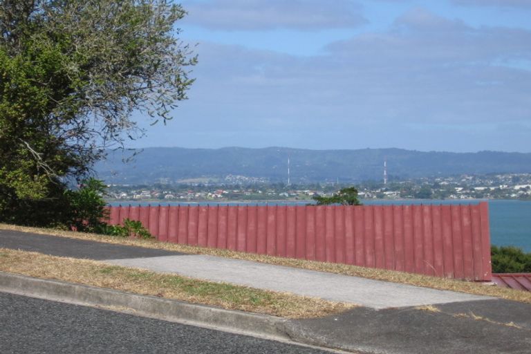 Photo of property in 81 Hadfield Street, Beach Haven, Auckland, 0626