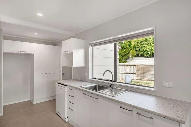 Photo of property in 354 Royal Road, Massey, Auckland, 0614