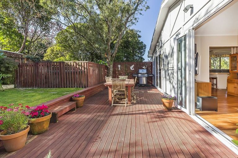 Photo of property in 3 Achilles Close, Tawa, Wellington, 5028