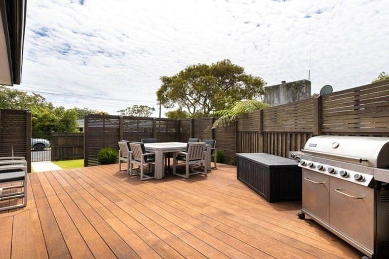 Photo of property in 201 Frankley Road, Frankleigh Park, New Plymouth, 4310