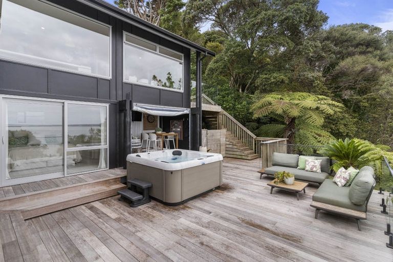 Photo of property in 2/106 Island Bay Road, Beach Haven, Auckland, 0626