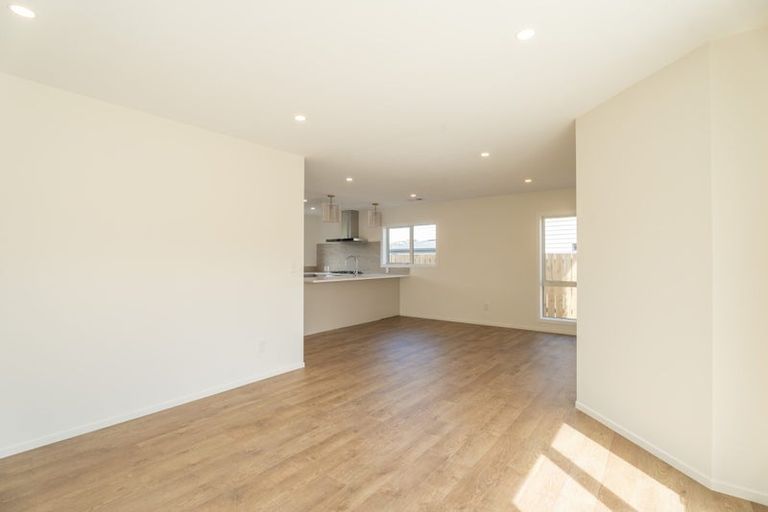 Photo of property in 7 Pine Hill Rise, Glenside, Wellington, 6037