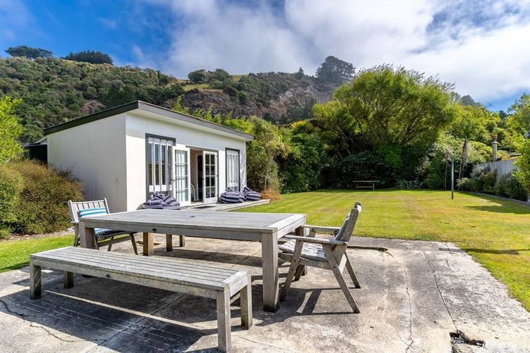 Photo of property in 33 Mihiwaka Road, Long Beach, Port Chalmers, 9081