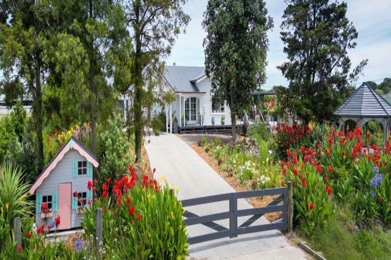 Photo of property in 104 Ferry Road, Clive, 4102