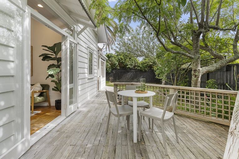 Photo of property in 29 Stafford Road, Northcote Point, Auckland, 0627