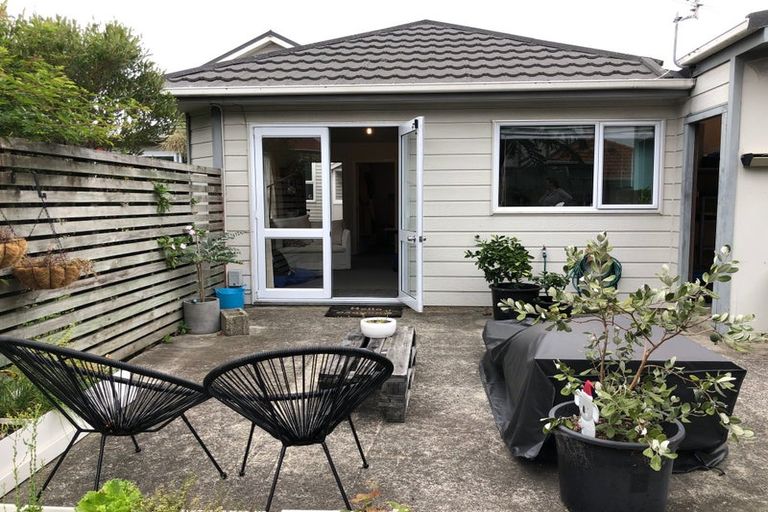 Photo of property in 137 Rongotai Road, Kilbirnie, Wellington, 6022