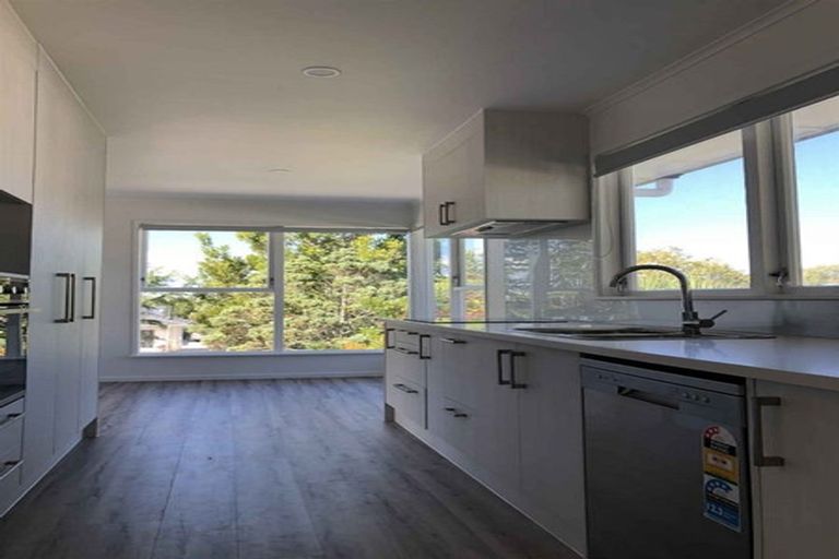 Photo of property in 11 Finlow Drive, Te Atatu South, Auckland, 0610