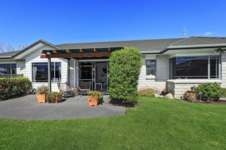 Photo of property in 2 Addington Place, Taradale, Napier, 4112