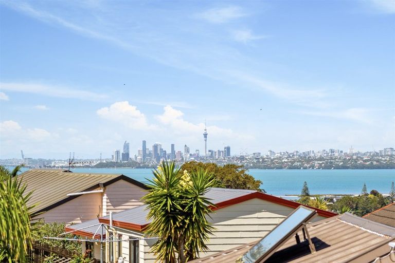Photo of property in 22a Van Dyke Place, West Harbour, Auckland, 0618