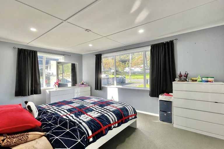 Photo of property in 27 Rimu Street, Naenae, Lower Hutt, 5011