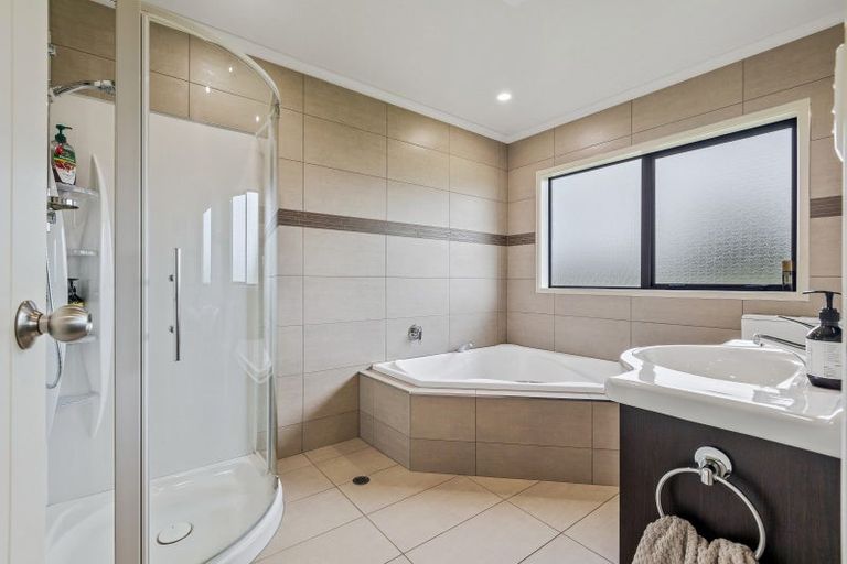 Photo of property in 37 Tawera Road, Mangatainoka, Pahiatua, 4982