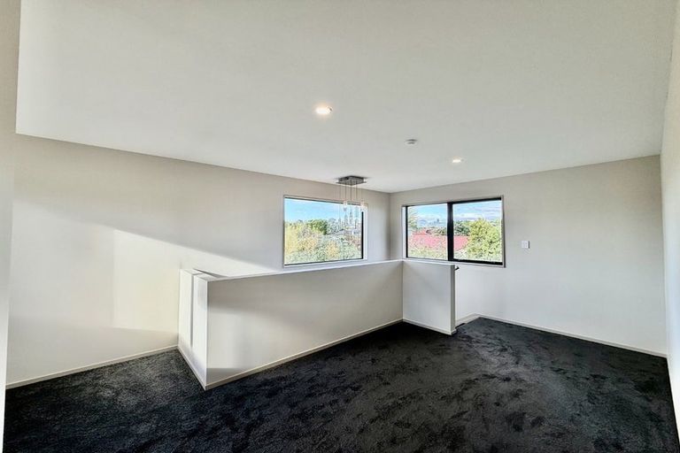 Photo of property in 9a Darren Crescent, Half Moon Bay, Auckland, 2012