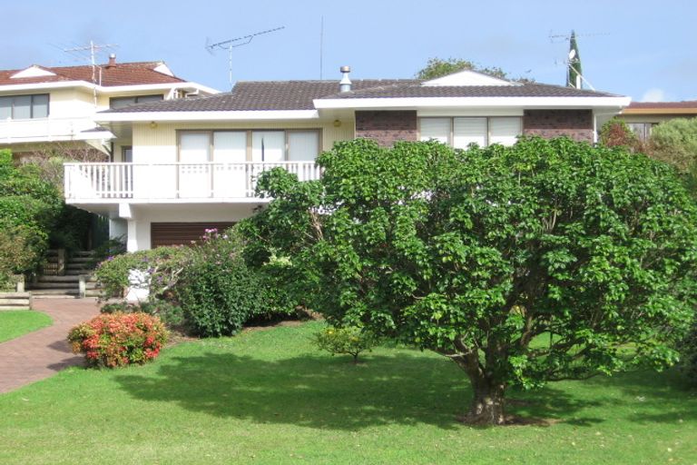 Photo of property in 10 Prince Regent Drive, Half Moon Bay, Auckland, 2012