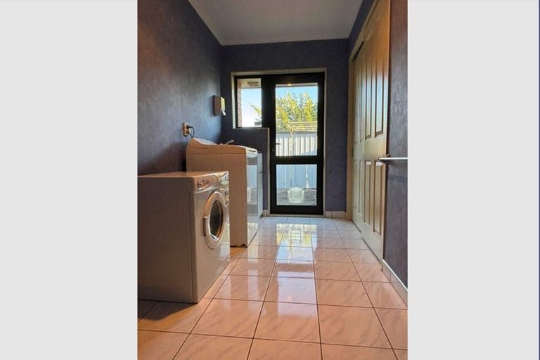 Photo of property in 151 Schnell Drive, Kelvin Grove, Palmerston North, 4414