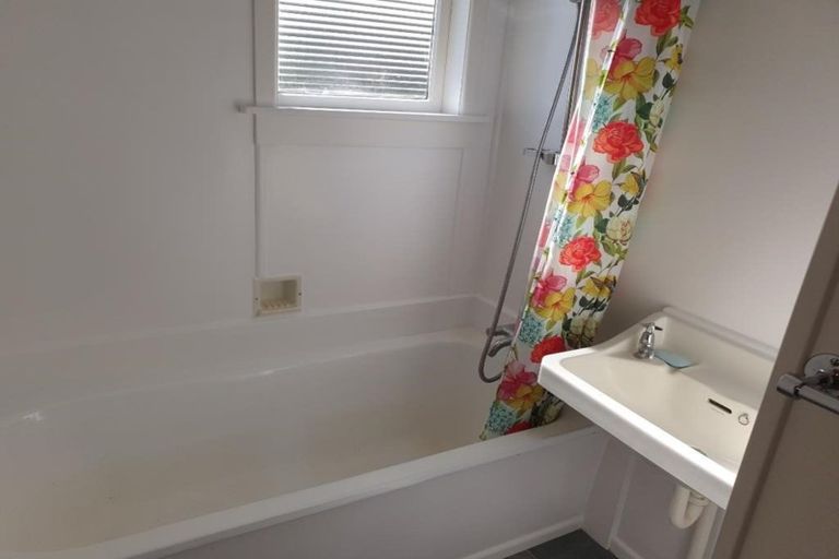 Photo of property in 6 Wiremu Place, Blagdon, New Plymouth, 4310