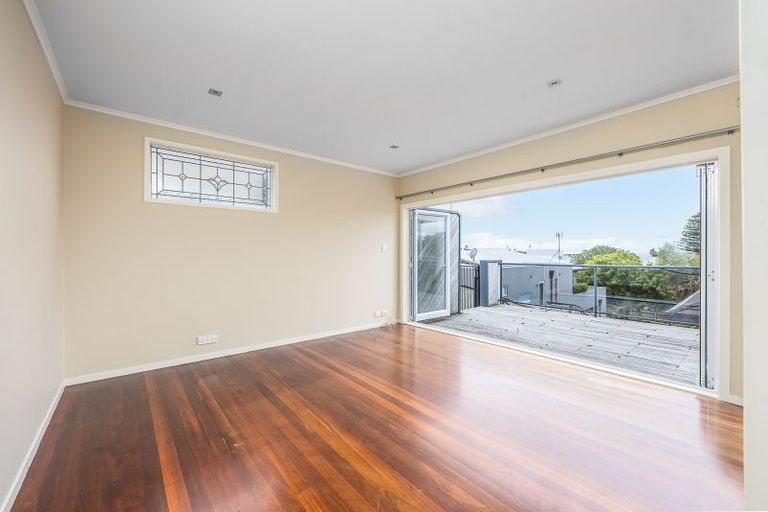 Photo of property in 386 Lake Road, Takapuna, Auckland, 0622