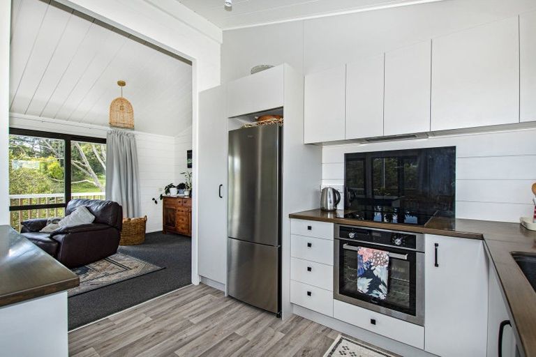 Photo of property in 4 Skelton Crescent, Paparoa, 0571