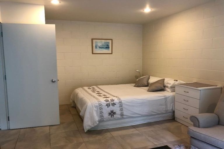 Photo of property in 12 Laing Cove, Havelock North, 4130