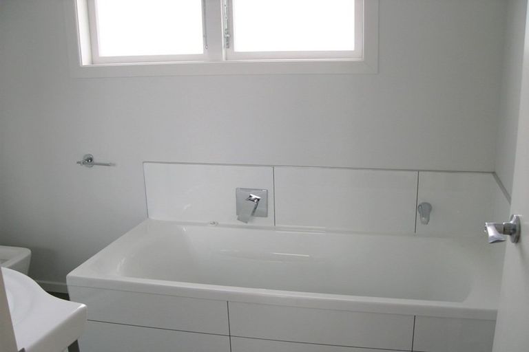 Photo of property in 56 Southsea Crescent, Silverdale, Hamilton, 3216