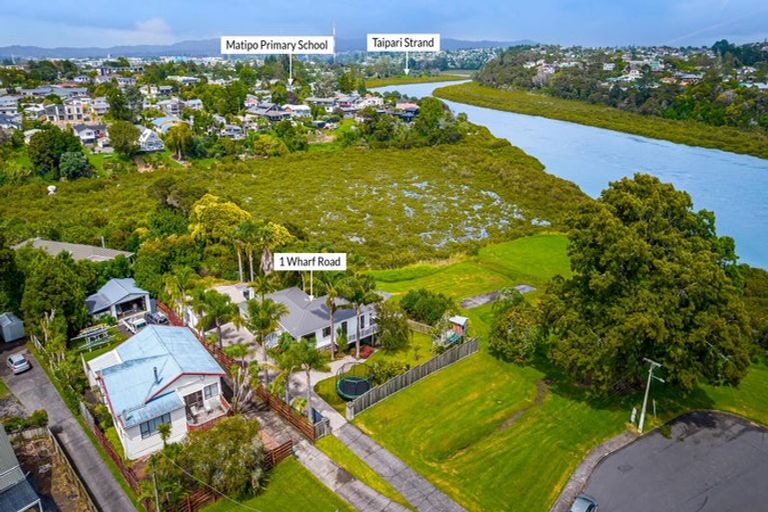 Photo of property in 1 Wharf Road, Te Atatu Peninsula, Auckland, 0610