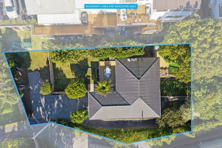 Photo of property in 1/12 Selwyn Crescent, Forrest Hill, Auckland, 0620