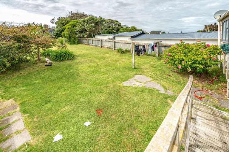 Photo of property in 16 Aotea Street, Castlecliff, Whanganui, 4501