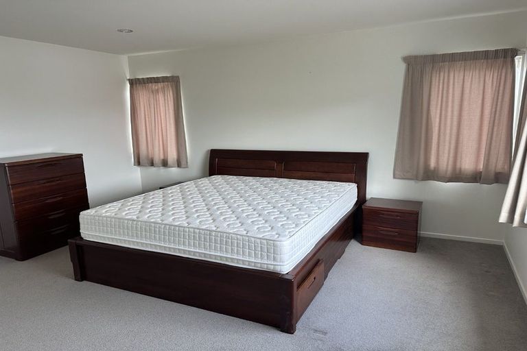 Photo of property in 24 Mulroy Place, Pinehill, Auckland, 0632