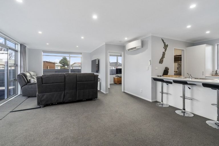 Photo of property in 58 Exeter Crescent, Takaro, Palmerston North, 4412