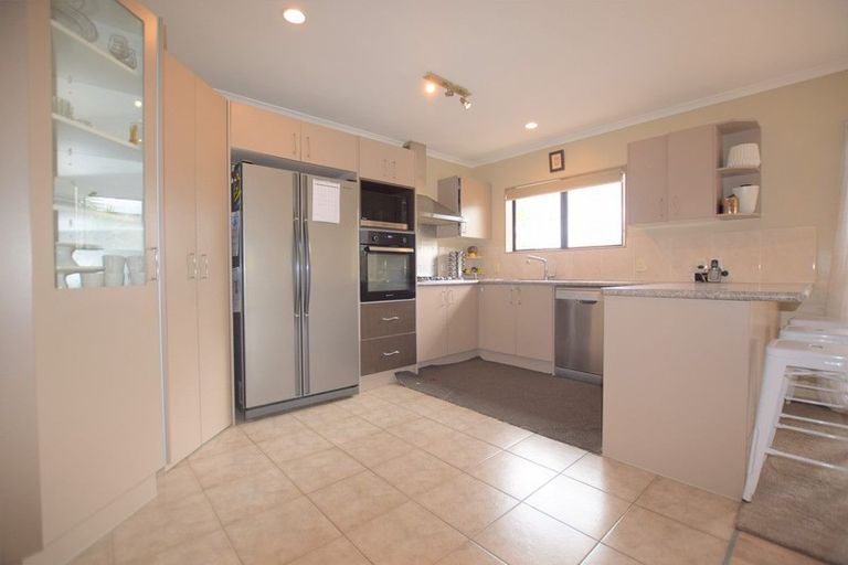 Photo of property in 24 View Ridge Drive, Ranui, Auckland, 0612