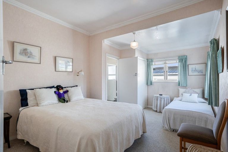 Photo of property in 361 Oxford Street, Levin, 5510