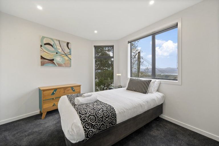 Photo of property in 4a Robieson Lane, Roseneath, Wellington, 6011