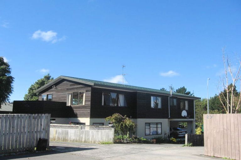 Photo of property in 2/23 Lochend Place, Highland Park, Auckland, 2010