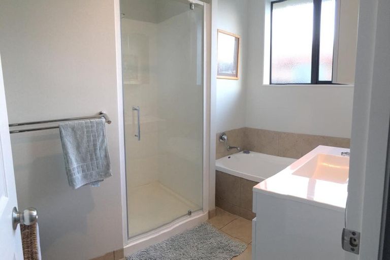 Photo of property in 32 Magnolia Drive, Waiuku, 2123