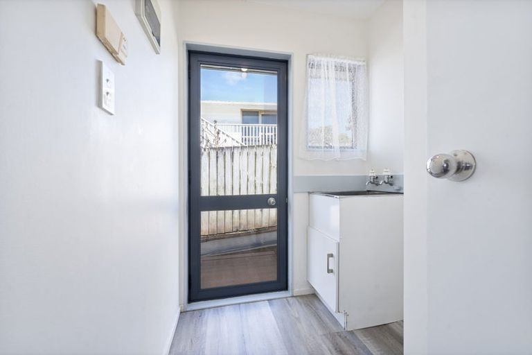 Photo of property in 5 Parrs Cross Road, Henderson, Auckland, 0612