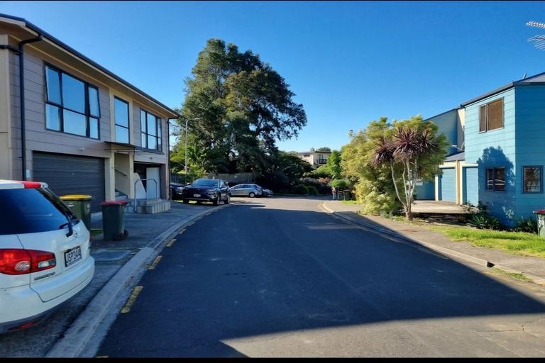 Photo of property in 82 Malaspina Place, Papatoetoe, Auckland, 2025