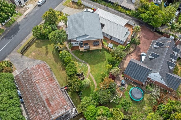 Photo of property in 30a Geoffrey Road, Torbay, Auckland, 0630