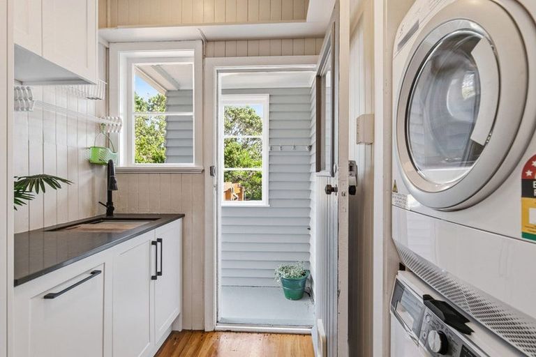 Photo of property in 16 Rodney Street, Northland, Wellington, 6012