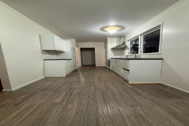 Photo of property in 17 Thornlow Street, Glendene, Auckland, 0602