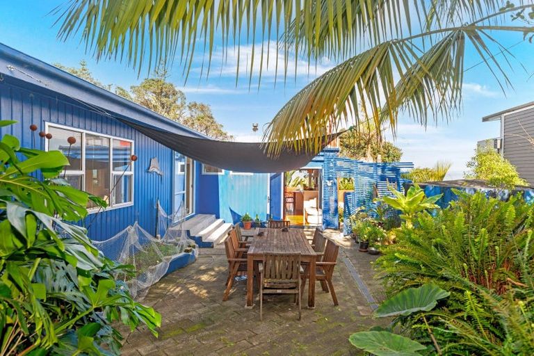 Photo of property in 11 Makorori Beach Road, Makorori, Gisborne, 4073