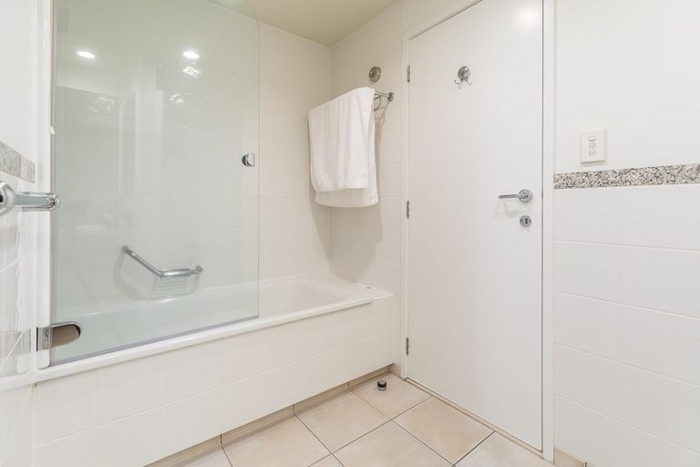 Photo of property in The Duxton Hotel Apartments, 6p/100 Greys Avenue, Auckland Central, Auckland, 1010