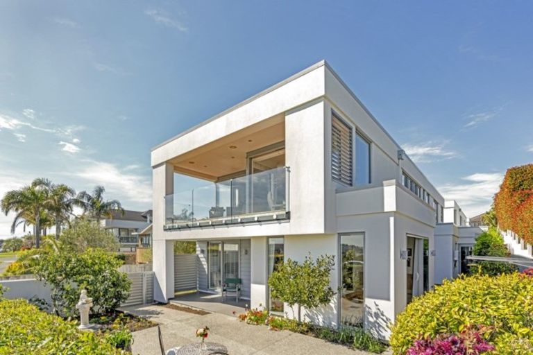 Photo of property in 38 Takutai Avenue, Bucklands Beach, Auckland, 2012