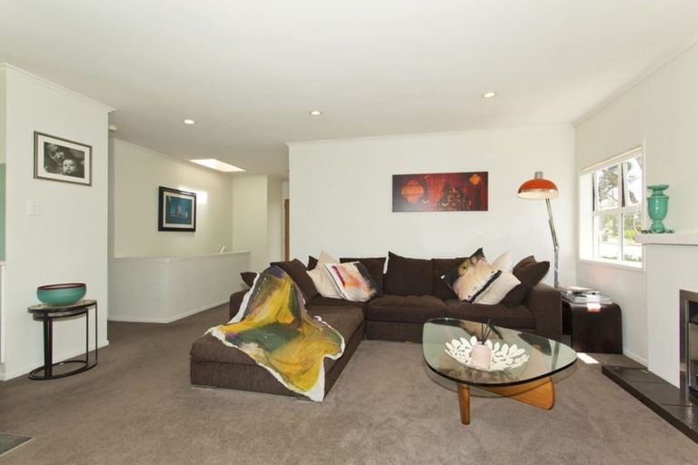 Photo of property in 39 Lyons Avenue, Murrays Bay, Auckland, 0630