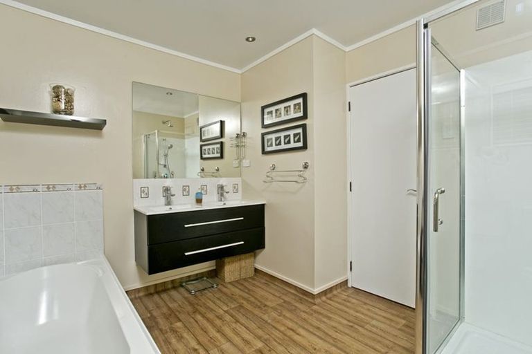 Photo of property in 130 Manuka Road, Bayview, Auckland, 0629