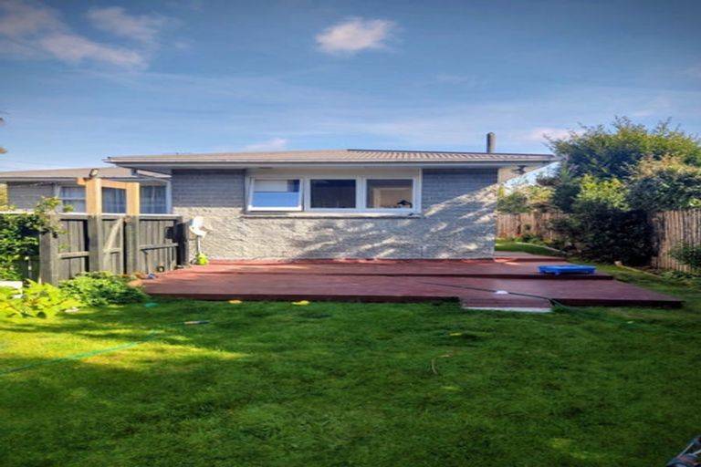 Photo of property in 2/61 Aorangi Road, Bryndwr, Christchurch, 8053