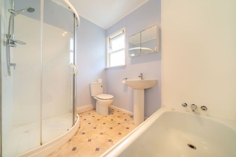 Photo of property in 39 Levant Street, Cannons Creek, Porirua, 5024