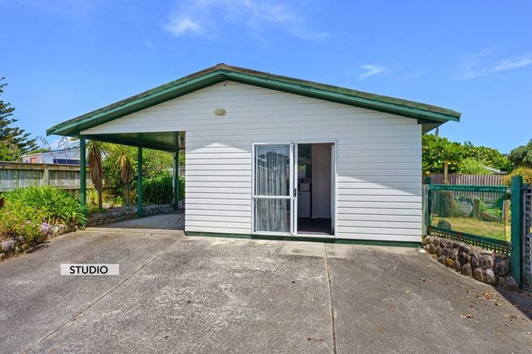 Photo of property in 1 Karaka Street, Otaki Beach, Otaki, 5512