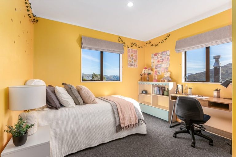 Photo of property in 21 Landsdowne Terrace, Karori, Wellington, 6012